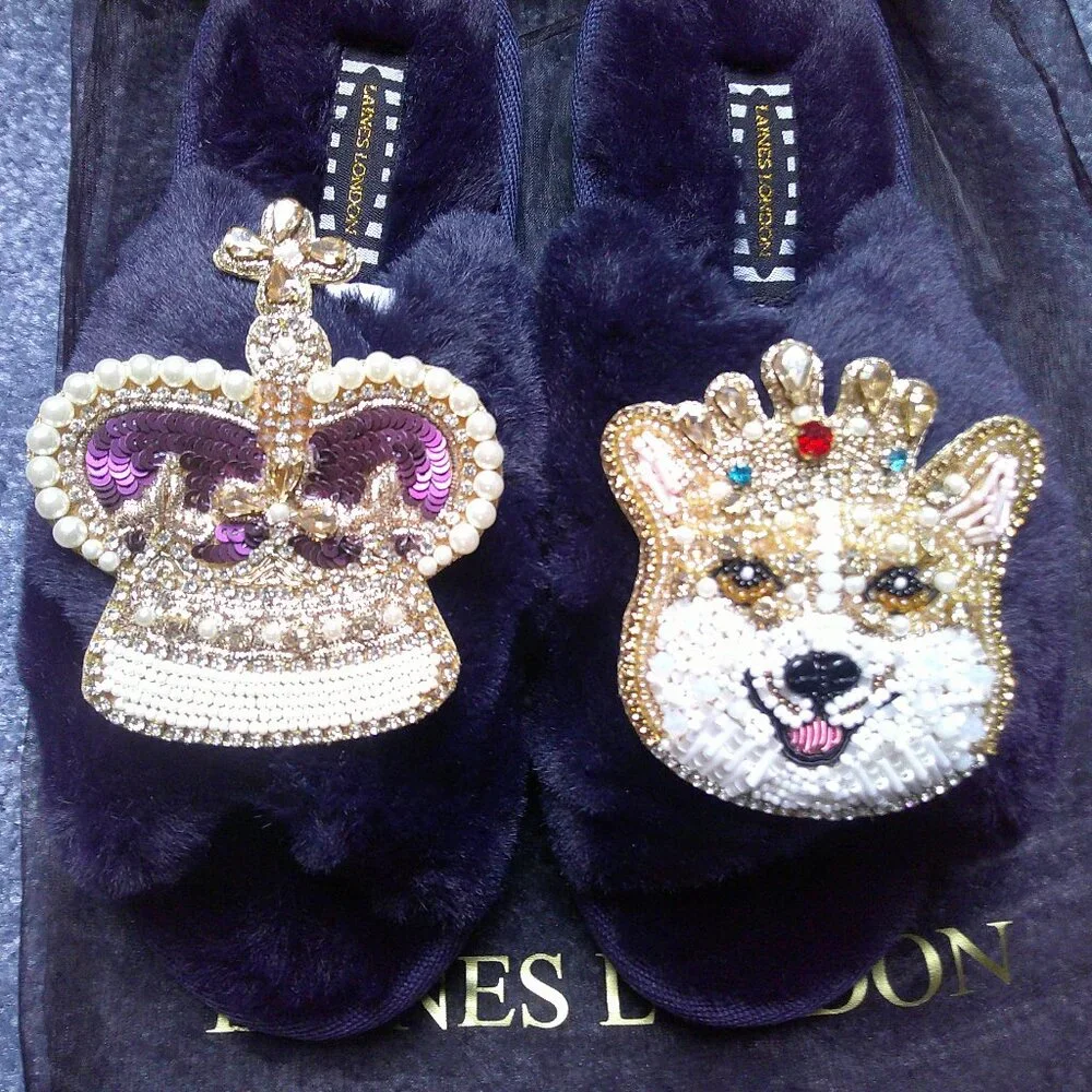 NWOT Laines Slippers w/ "Sandy The Corgi" & "Royal Crown" Brooches Size Small - Picture 3 of 6
